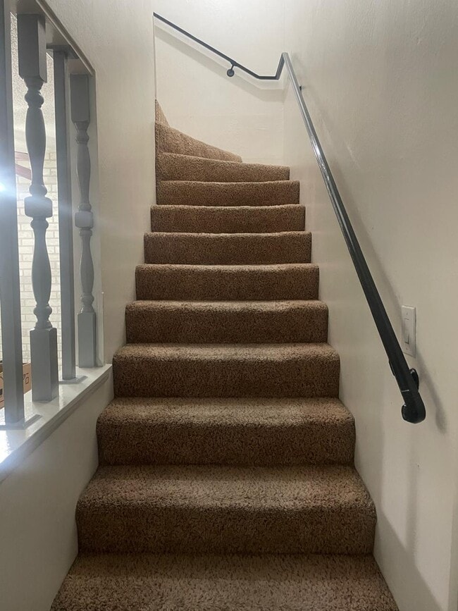 Building Photo - 1227 Casita Dr