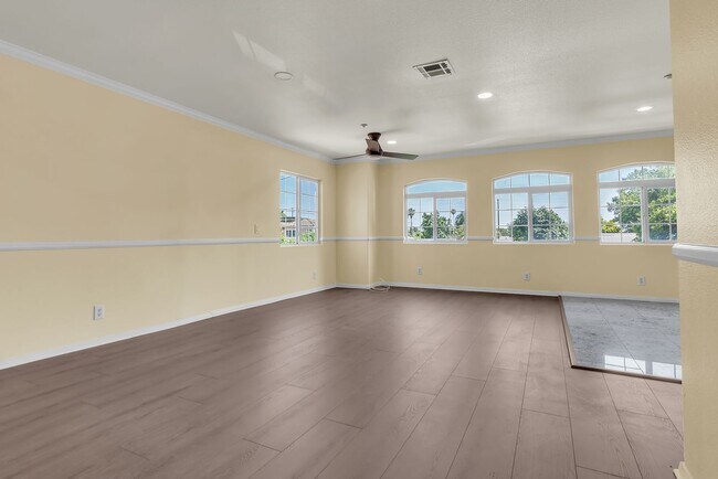 Building Photo - 5246 N Gareloch Ave