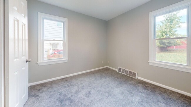 Building Photo - Fulton/W.58th neighborhood; 3 bedroom/2bat...