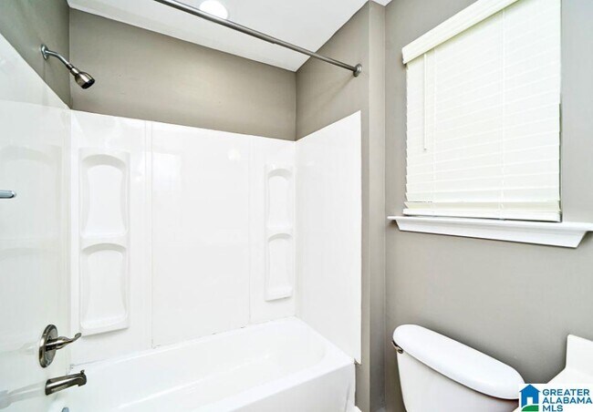 Building Photo - 315 Polo Ct