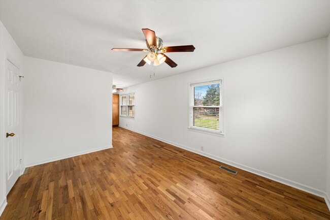 Building Photo - 6929 Mackin Ln