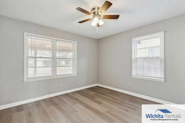 Building Photo - Spacious 3 Bed 1 Bath