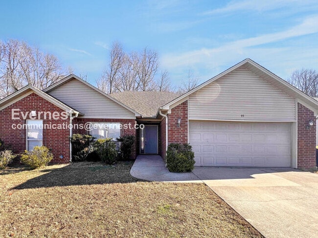 Building Photo - 3 Bed, 2 Bath Home with Garage / Available Now!