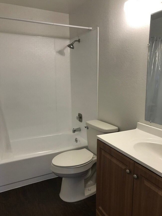 Building Photo - 1003 E Jackson Ave