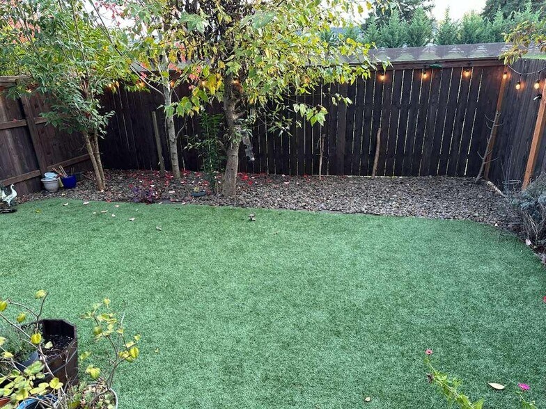 Building Photo - 11805 NE 108th St