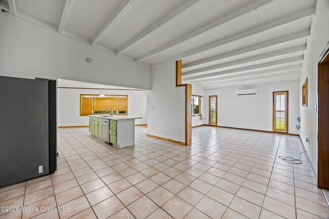 Building Photo - 485 N Shore Dr