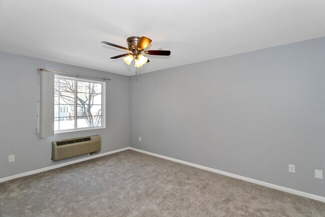 Building Photo - 136 Bertram Dr