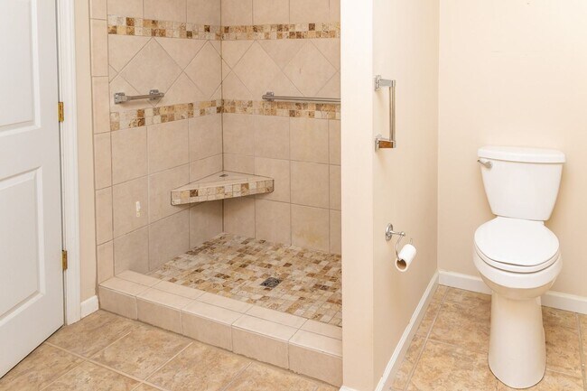 Building Photo - PET FRIENDLY!!!!!!