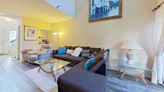 Building Photo - Furnished Unit in Fountain Gate Condo Asso...