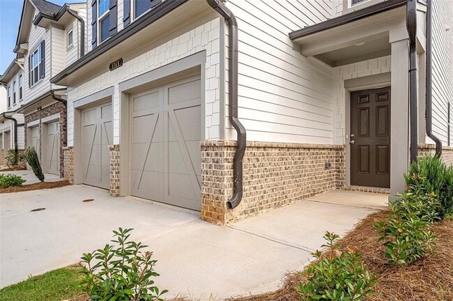 Building Photo - 5740 Thornton Dr