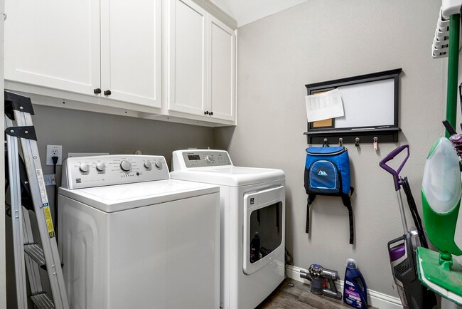Building Photo - 28139 Canyon Wren Dr