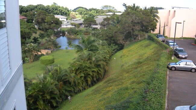 Building Photo - Lovely Windward Acres