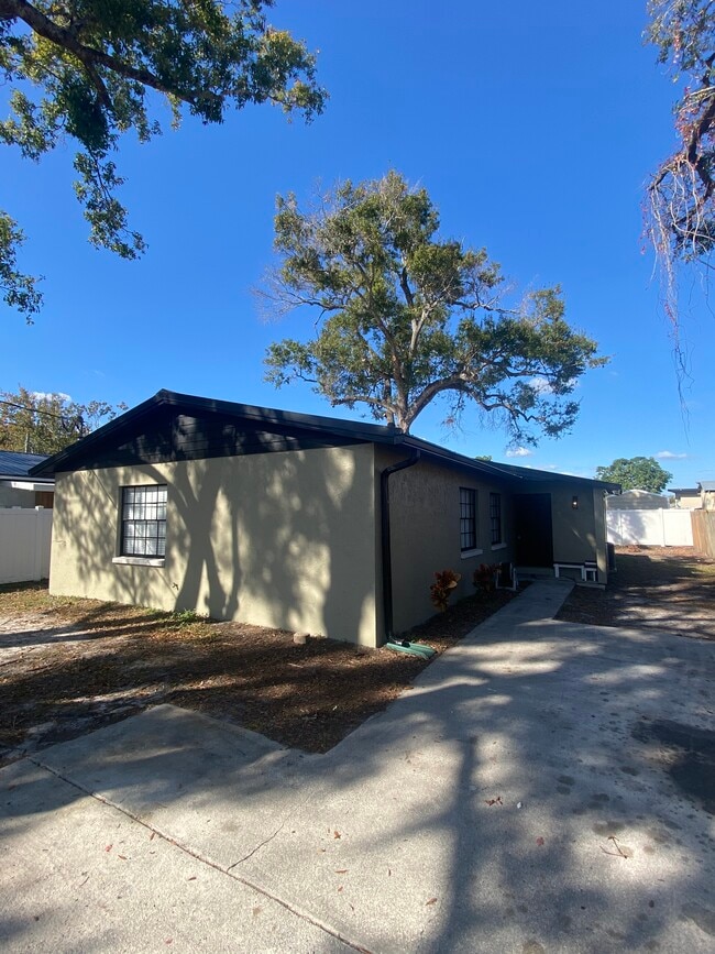 Building Photo - 3405 W Sligh Ave
