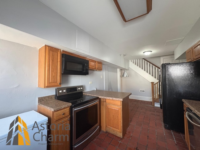 Building Photo - 3-Bedroom Home with Fireplace, Fenced Yard...