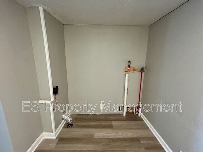 Building Photo - 1408 Holland St