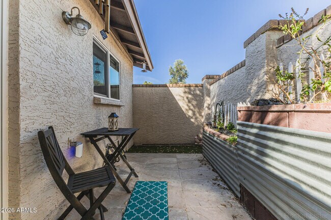 Building Photo - 1005 W Laguna Dr