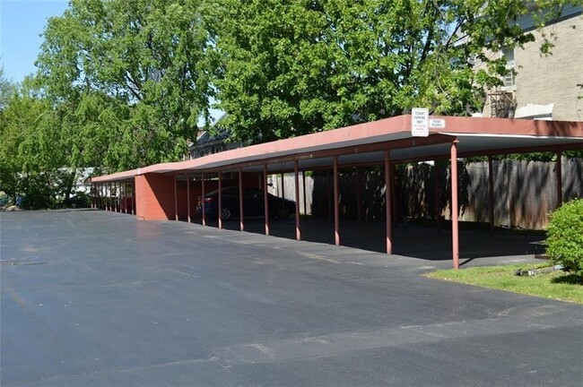 Building Photo - 1100 East Ave