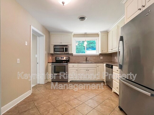 Building Photo - 5509 Swan Dr
