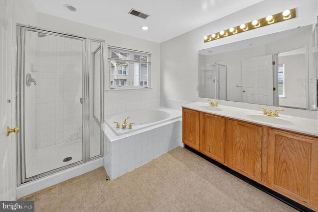 Building Photo - 1700 Peach Blossom Ct