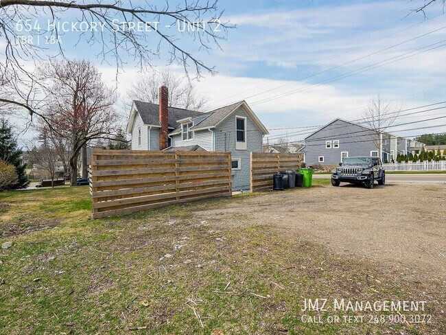 Building Photo - 654 Hickory St