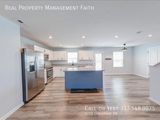 Building Photo - 9758 Oak Grove Dr