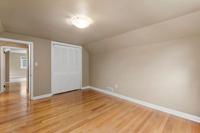 Building Photo - Nice 4-bed, 2-bath single-family home with air-conditioning near Hawthorne Hill in Seattle for rent!