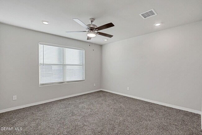 Building Photo - 13130 Oakhampton Ave