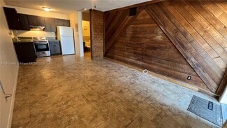 Building Photo - 2400 SW 42nd Ave