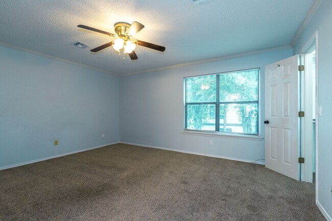 Building Photo - Newly Renovated 4 Bed / 3.5 Bath in Tulsa ...