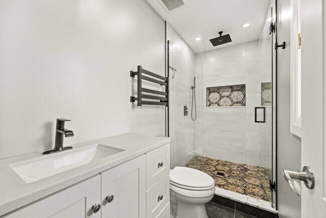 Building Photo - 641 Woods St