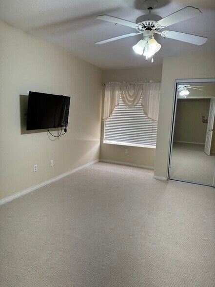 Building Photo - 632 Meyer Ln