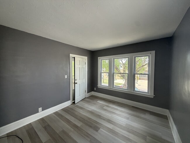 Building Photo - 3235 W 121st St