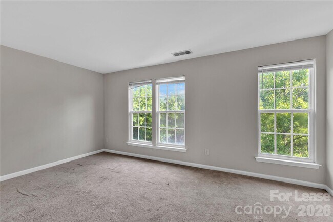 Building Photo - 940 Tiger Ln