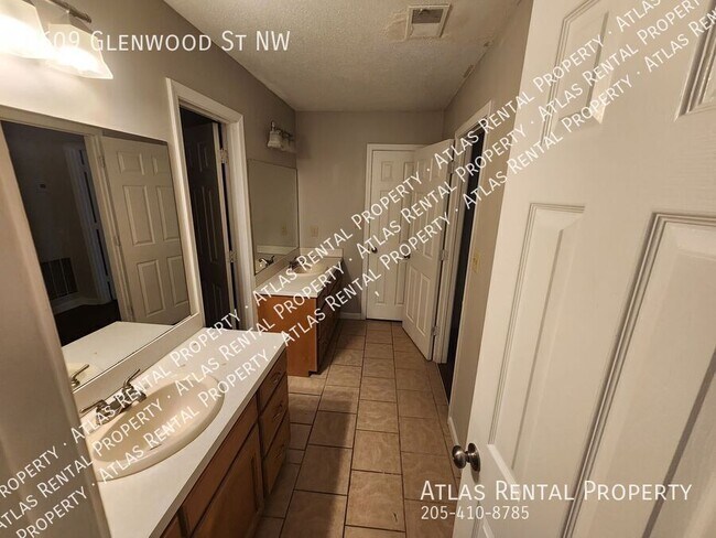 Building Photo - 1609 Glenwood St NW