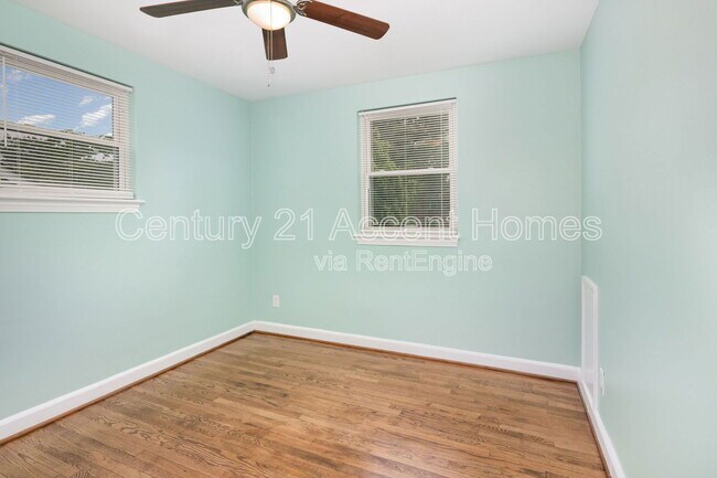 Building Photo - 2508 Larry Ave