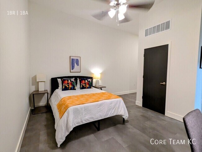 Building Photo - 3100 E Gillham Plaza