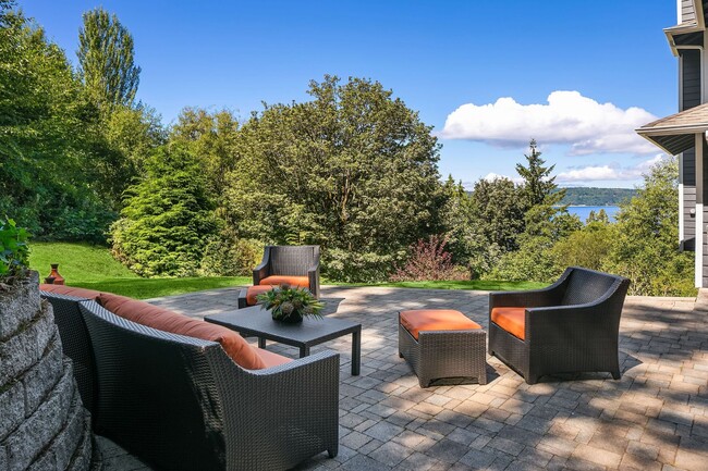 Building Photo - Beautiful Home in Mukilteo with Panoramic ...