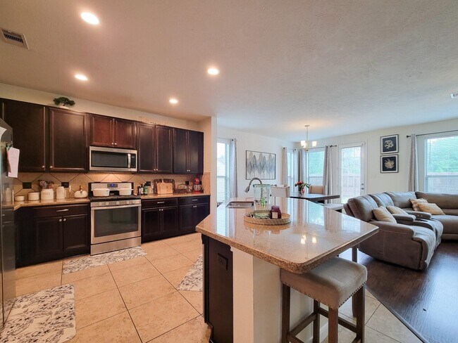 Building Photo - 5046 Longlane Dr
