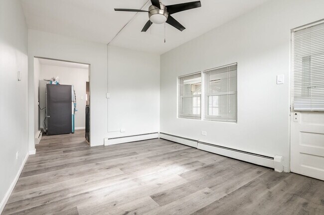 Building Photo - 931 Dunlop Ave