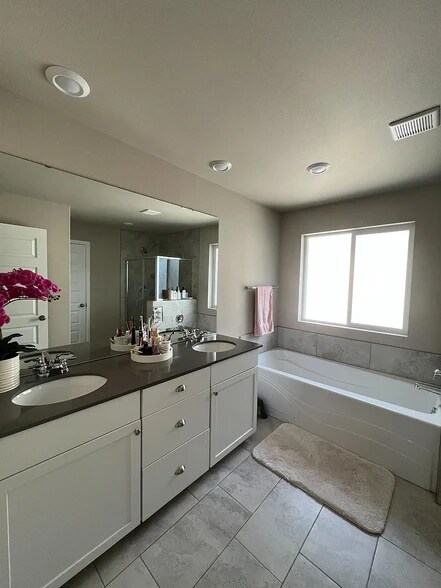 Building Photo - 3742 80th Ave NE