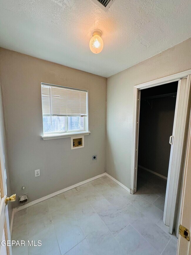 Building Photo - 1634 Via Seca Dr