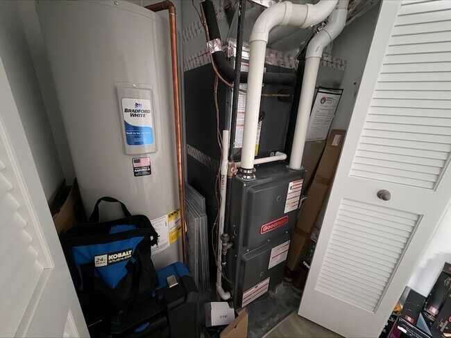 Building Photo - 235 Regency Ct