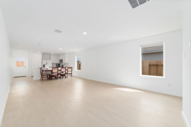 Building Photo - 12410 Mountain Daisy Rd