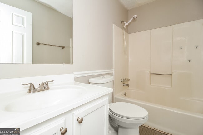 Building Photo - 14 Dove Ct