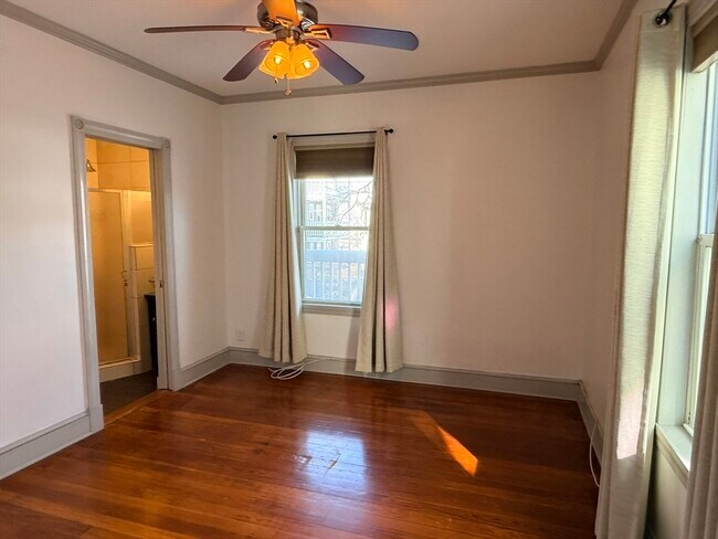 Building Photo - 96 King St