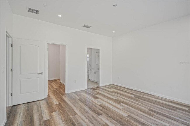 Building Photo - 8001 Leonardo St