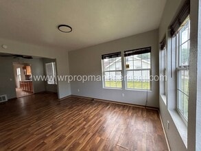 Building Photo - 2 Bed 1 Bath Home