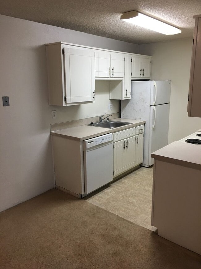 Building Photo - Newly remodeled - 2 Bed, 1 Bath apartment in downtown Port Angeles