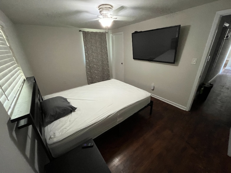 Building Photo - 740 Jenkins St