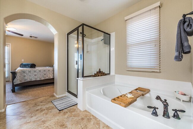Building Photo - 1628 E Canyon Creek Dr